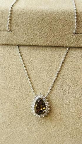 The beauty of a brown natural diamond (champagne)
